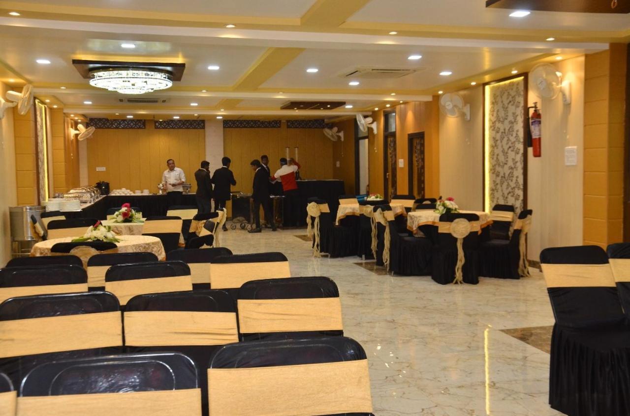 كانبور Hotel Nirmal Palace المظهر الخارجي الصورة